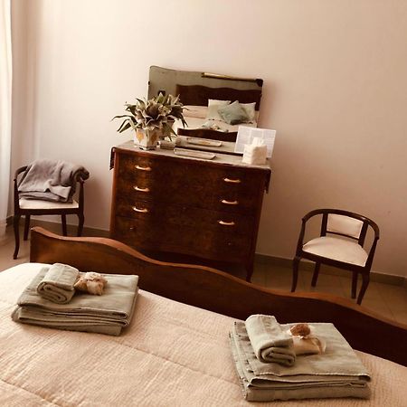 A Due Passi Dal Castello Acomodação com café da manhã Somma Lombardo Exterior foto
