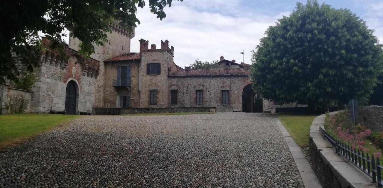 A Due Passi Dal Castello Acomodação com café da manhã Somma Lombardo Exterior foto