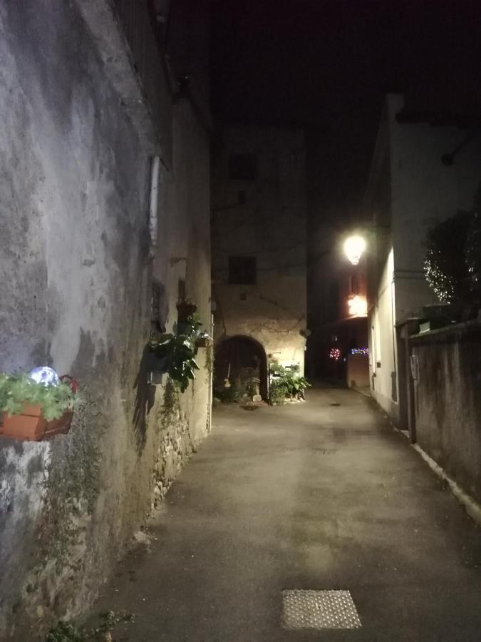 A Due Passi Dal Castello Acomodação com café da manhã Somma Lombardo Exterior foto