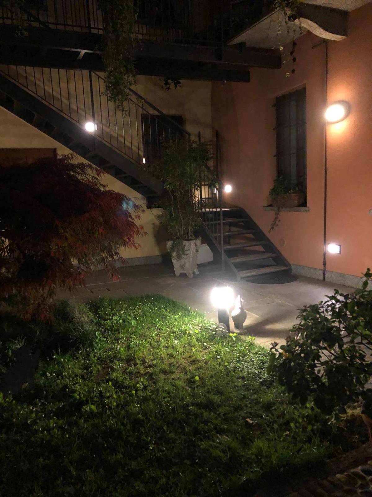 A Due Passi Dal Castello Acomodação com café da manhã Somma Lombardo Exterior foto