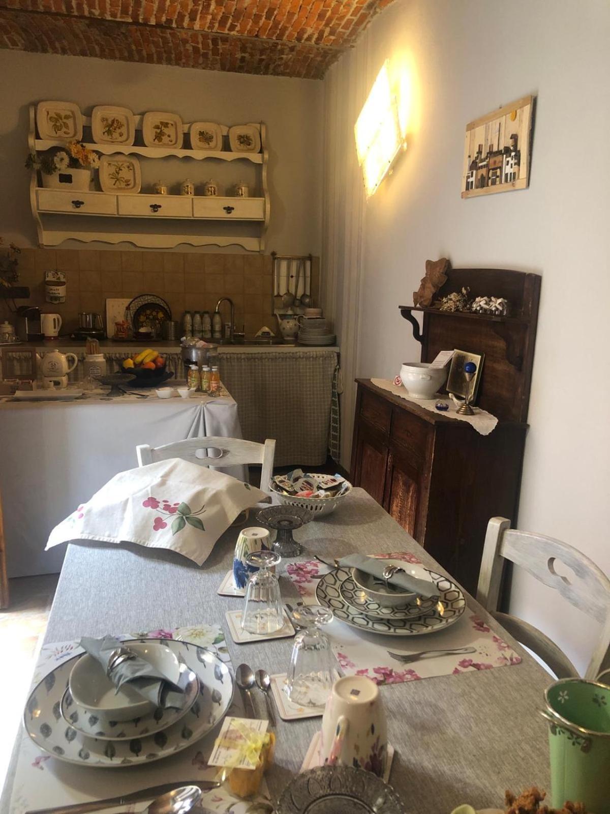 A Due Passi Dal Castello Acomodação com café da manhã Somma Lombardo Exterior foto