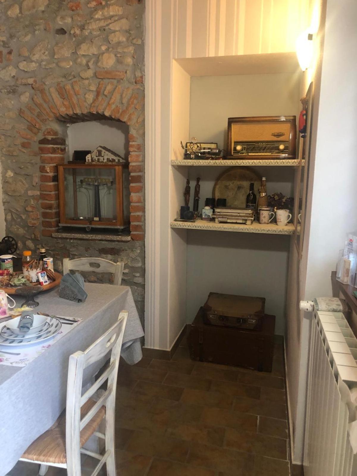 A Due Passi Dal Castello Acomodação com café da manhã Somma Lombardo Exterior foto