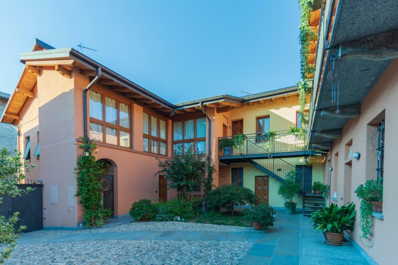 A Due Passi Dal Castello Acomodação com café da manhã Somma Lombardo Exterior foto