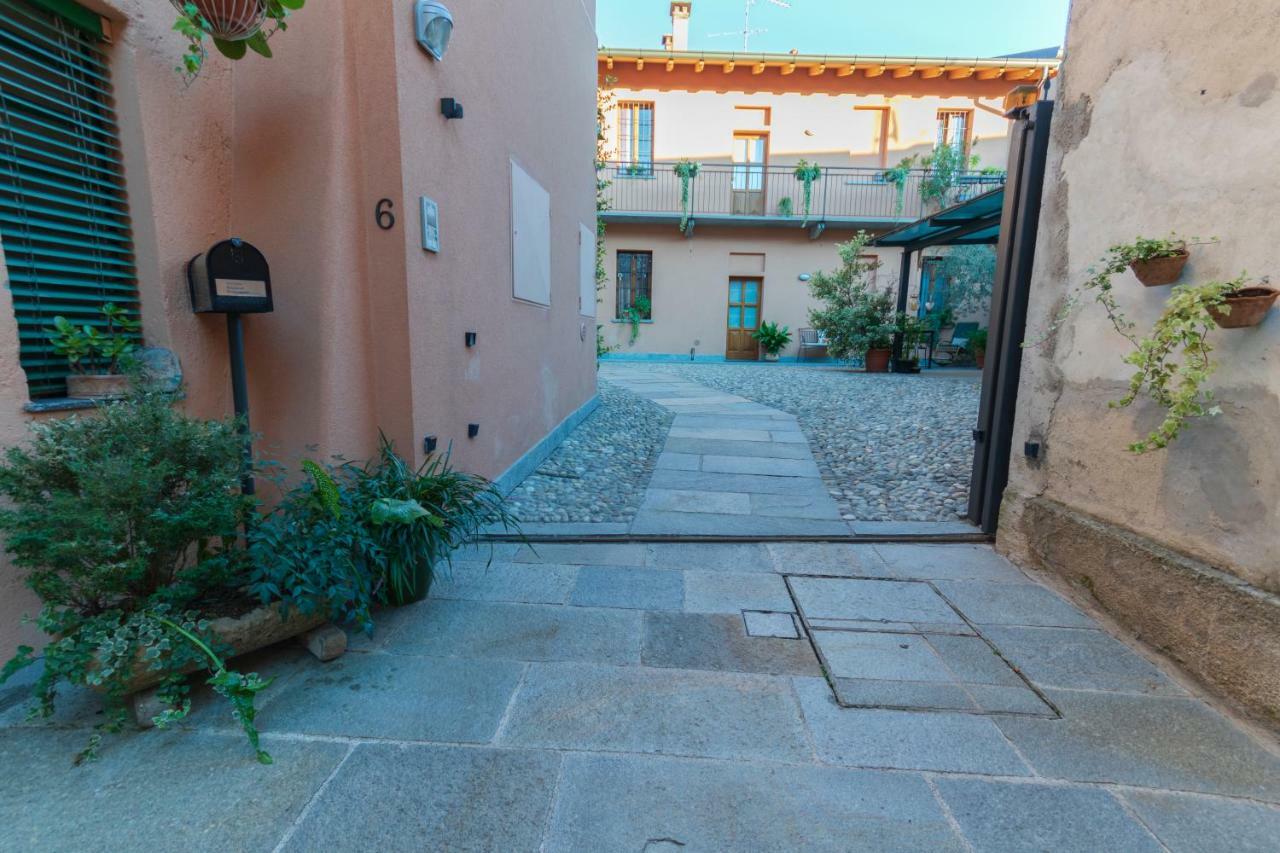 A Due Passi Dal Castello Acomodação com café da manhã Somma Lombardo Exterior foto
