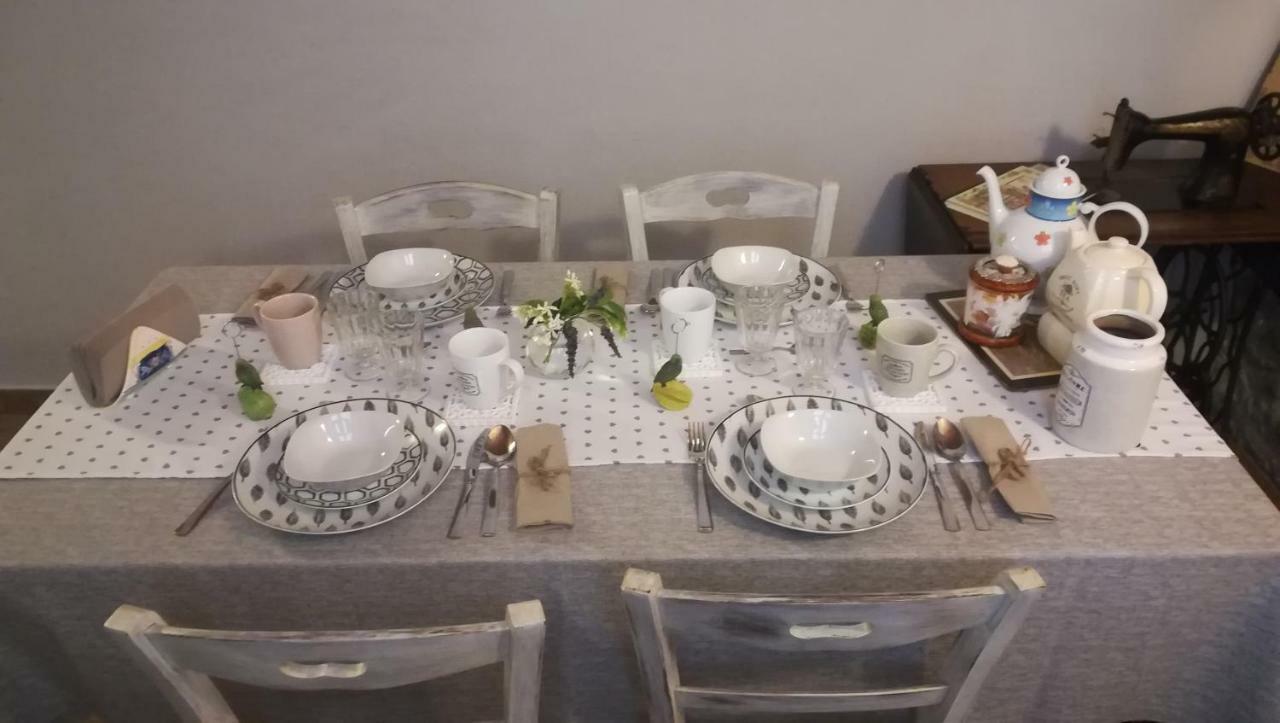 A Due Passi Dal Castello Acomodação com café da manhã Somma Lombardo Exterior foto