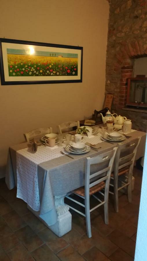 A Due Passi Dal Castello Acomodação com café da manhã Somma Lombardo Exterior foto