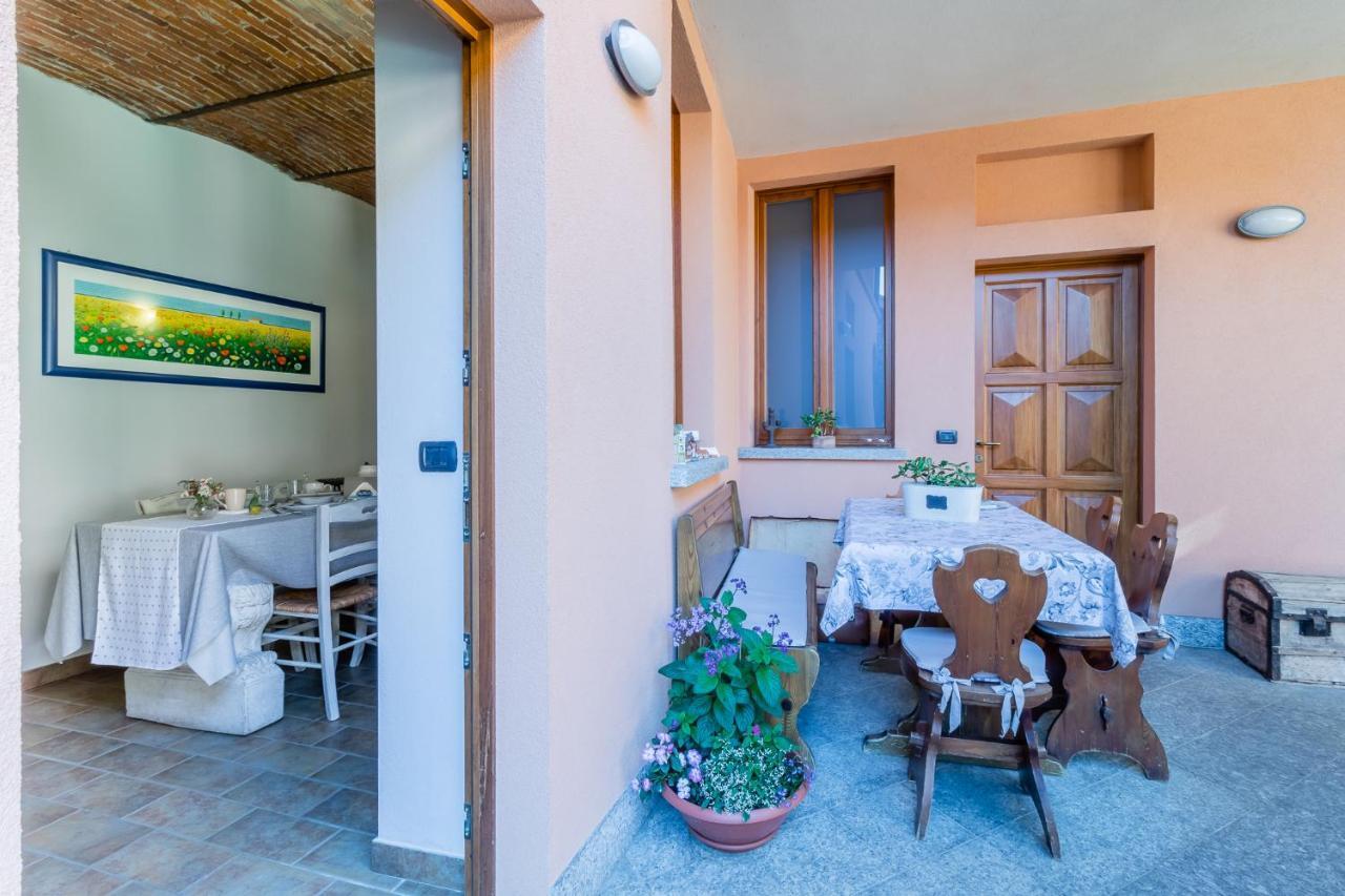 A Due Passi Dal Castello Acomodação com café da manhã Somma Lombardo Exterior foto