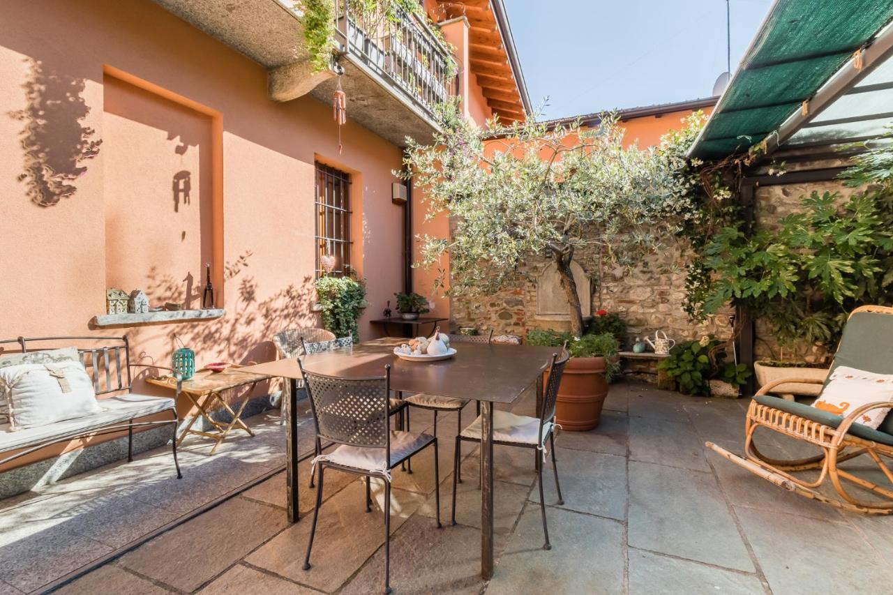 A Due Passi Dal Castello Acomodação com café da manhã Somma Lombardo Exterior foto